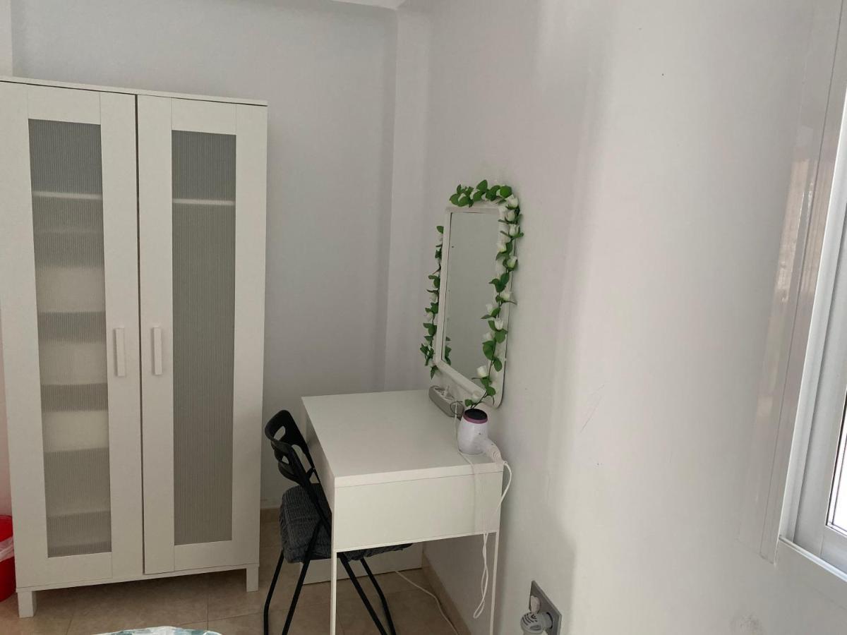 Malaga Centro Habitaciones Privada En Apartamento Compartidos Dış mekan fotoğraf